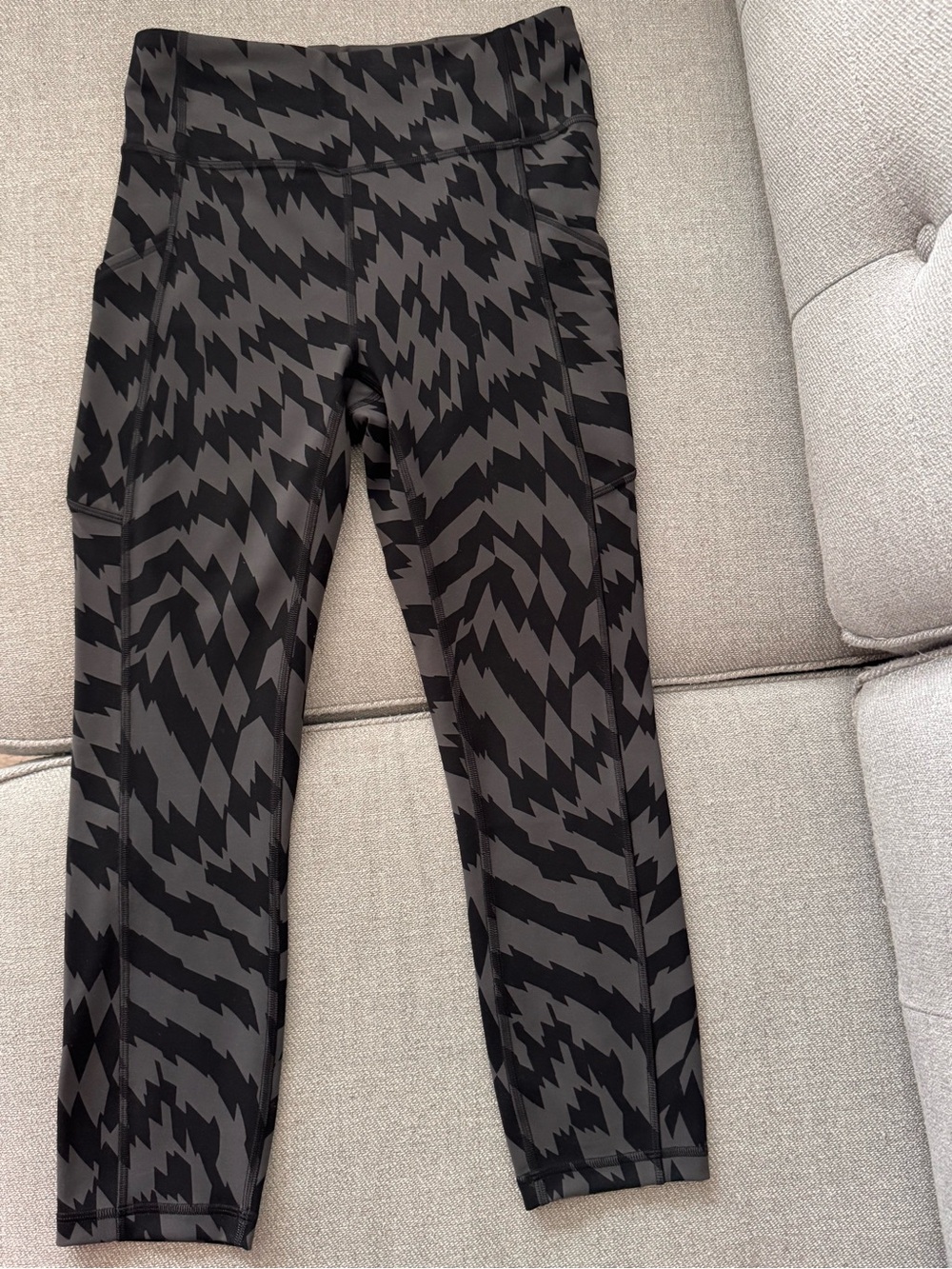 lululemon athletica Black & Gray Patterned High-Rise Leggings Size 6, New